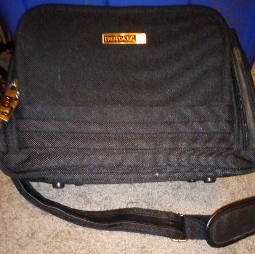 Travel tote